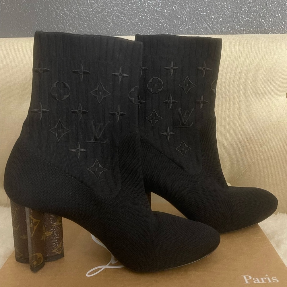 Only worn the boots 3 practically new. Comes with dust bag. - Picture 3 of 4